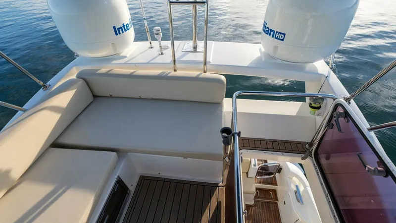 Slide: The Image of 2013 Azimut 40 Flybridge - 52