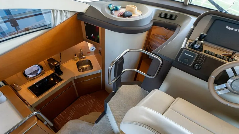 Slide: The Image of 2013 Azimut 40 Flybridge - 15