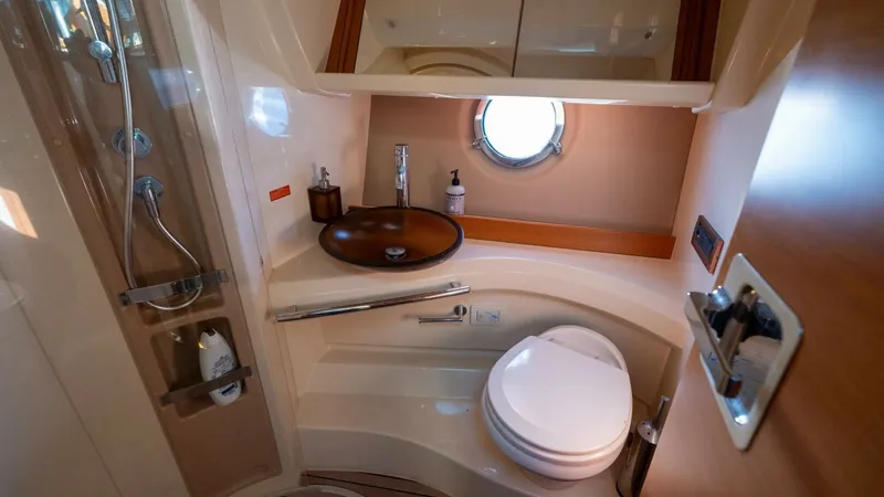 Slide: The Image of 2013 Azimut 40 Flybridge - 35