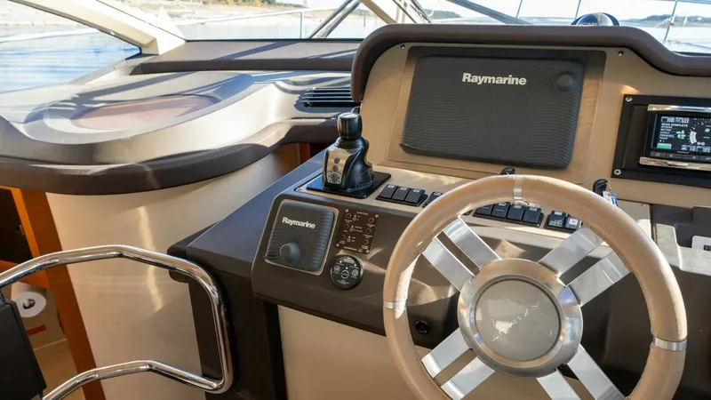 Slide: The Image of 2013 Azimut 40 Flybridge - 31