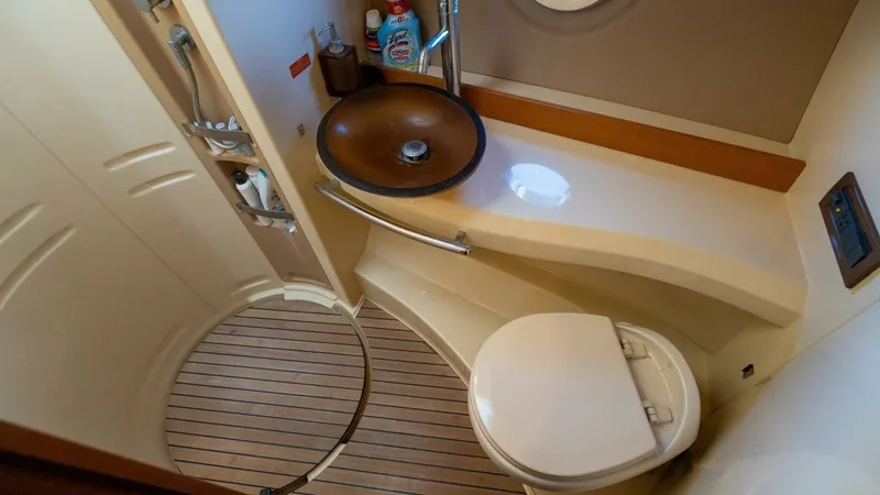 Slide: The Image of 2013 Azimut 40 Flybridge - 39