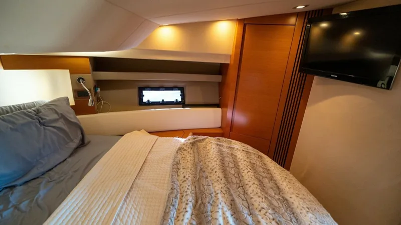 Slide: The Image of 2013 Azimut 40 Flybridge - 37