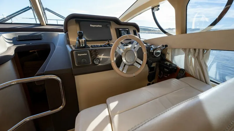 Slide: The Image of 2013 Azimut 40 Flybridge - 28