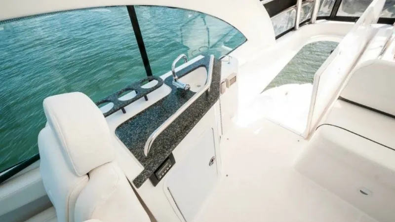 Slide: The Image of 2006 47 Cruisers Flybridge - 26