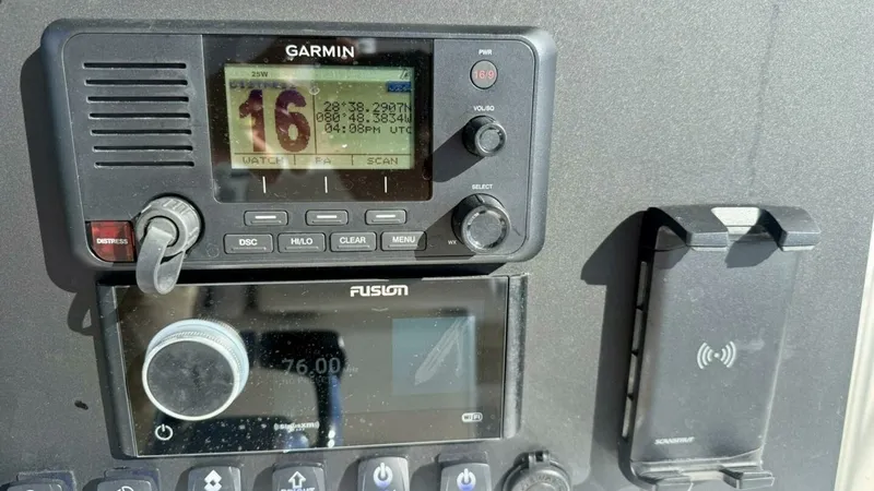 Slide: The Image of 2006 Regulator 29 FS PERSERVERANCE - 23