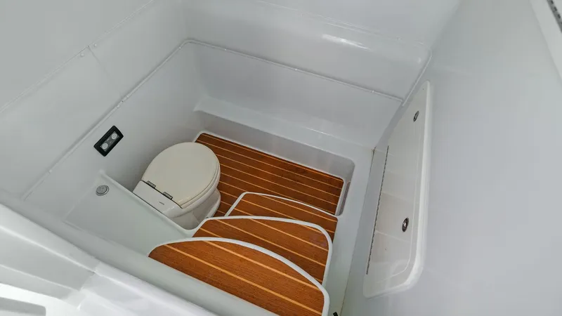 Slide: The Image of Spacious Head Compartment - 50