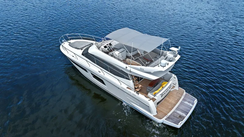 Slide: The Image of Flybridge and Aft Deck View - 91