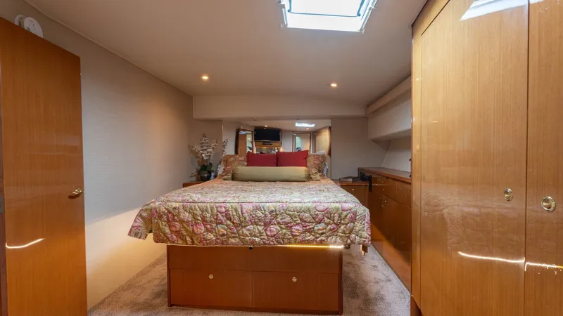 Slide: The Image of Master Stateroom with Skylight - 23