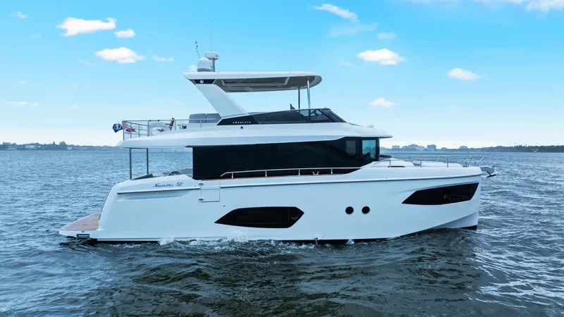Slide: The Image of Starboard Side Profile in Motion - 83