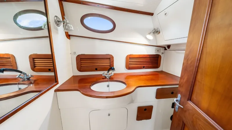 Slide: The Image of 1998 36 Hinckley Picnic Boat Stateroom Head - 11