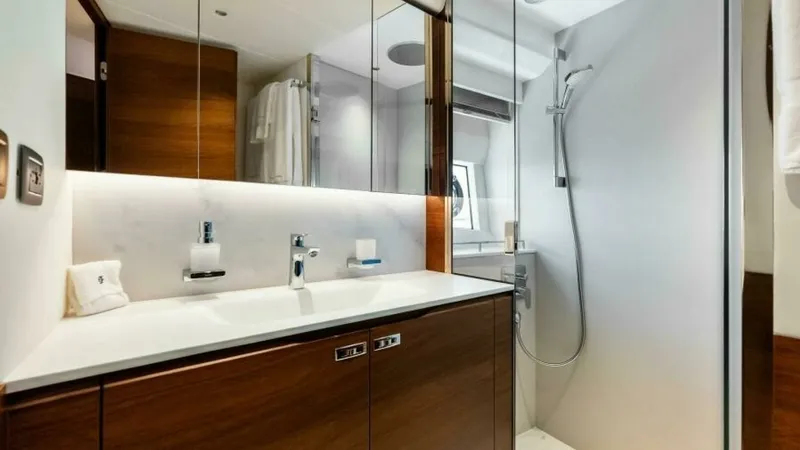 Slide: The Image of 2024 Princess Y72 Motor Yacht - 43