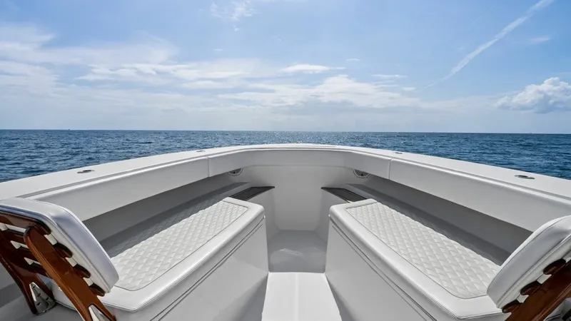 Slide: The Image of 2020 Jupiter 43 SF MENACE Bow Seating - 5