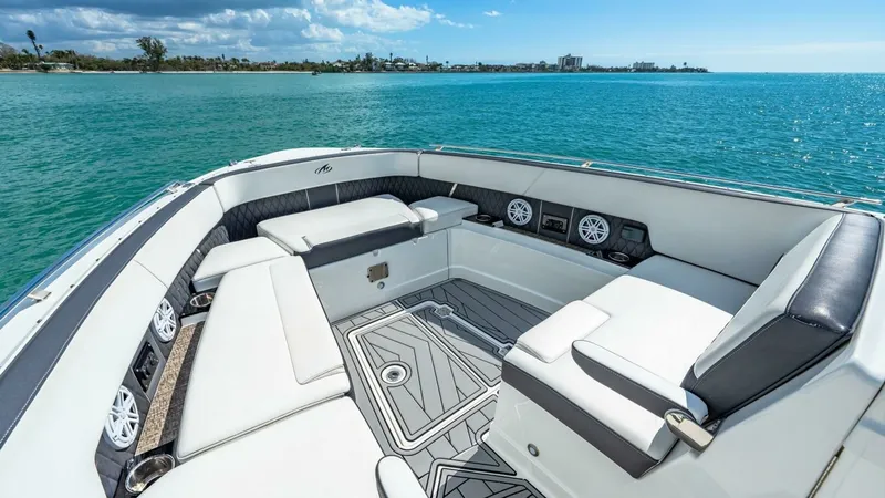 Slide: The Image of 2023 Monterey 385 SS - 23