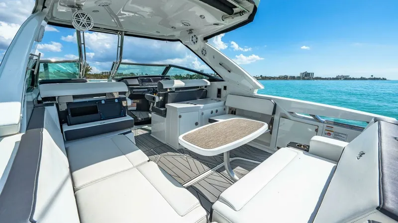 Slide: The Image of 2023 Monterey 385 SS - 10