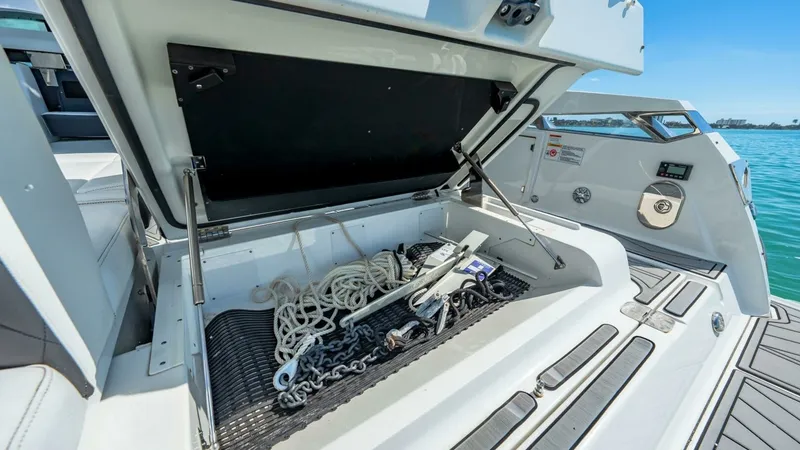Slide: The Image of 2023 Monterey 385 SS - 8