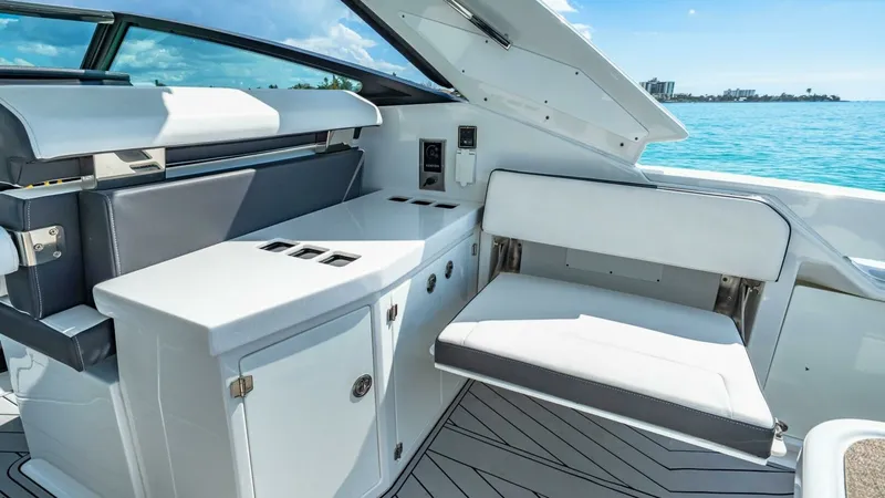 Slide: The Image of 2023 Monterey 385 SS - 13