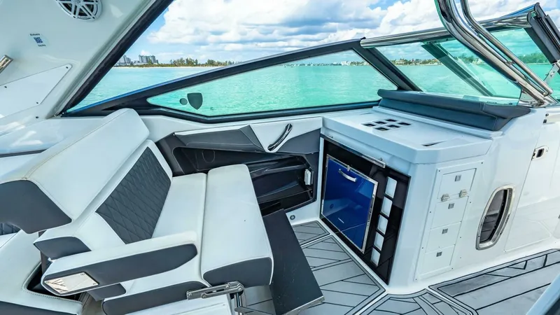 Slide: The Image of 2023 Monterey 385 SS - 17