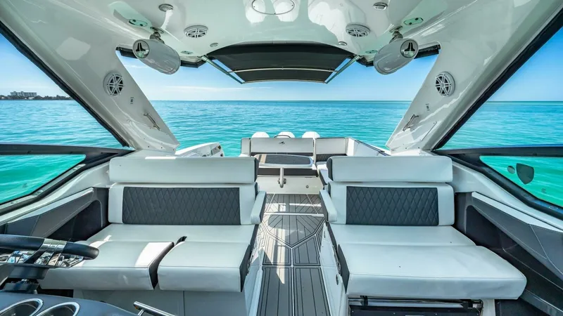 Slide: The Image of 2023 Monterey 385 SS - 20
