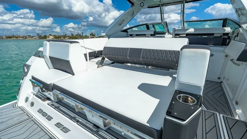 Slide: The Image of 2023 Monterey 385 SS - 7