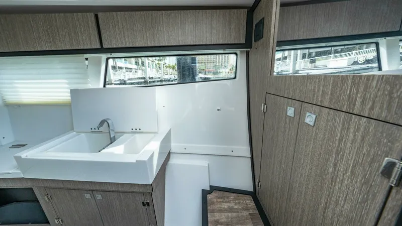 Slide: The Image of 2023 Monterey 385 SS - 32
