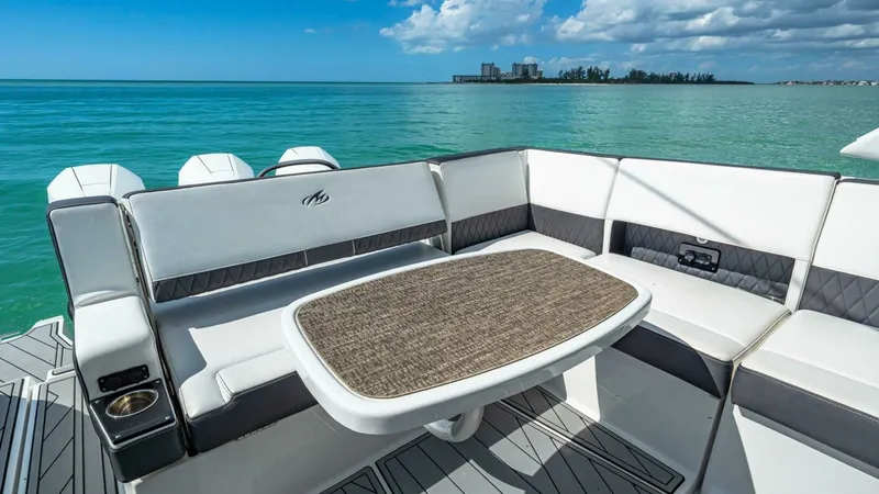 Slide: The Image of 2023 Monterey 385 SS - 12