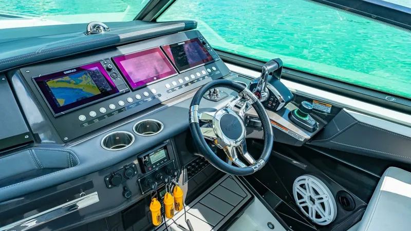 Slide: The Image of 2023 Monterey 385 SS - 16
