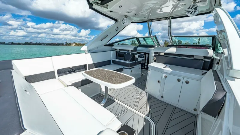 Slide: The Image of 2023 Monterey 385 SS - 9