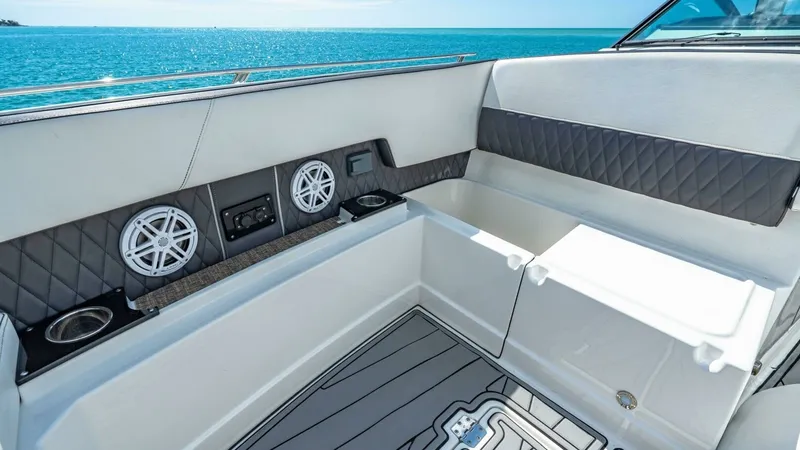 Slide: The Image of 2023 Monterey 385 SS - 27