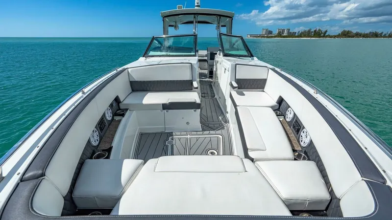 Slide: The Image of 2023 Monterey 385 SS - 25