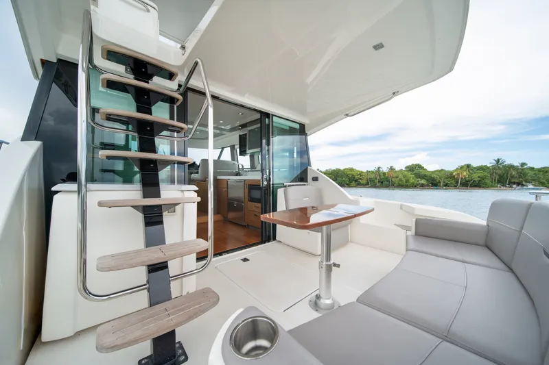 Slide: The Image of Tiara F44 Flybridge 2021 - 18