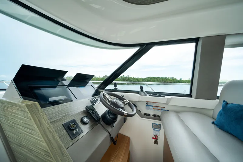 Slide: The Image of Tiara F44 Flybridge 2021 - 40