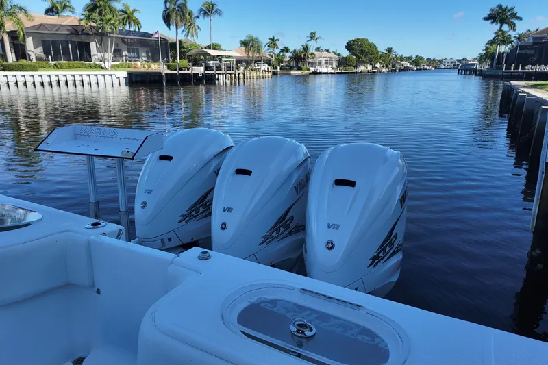 Slide: The Image of 2017 SeaHunter 41 Tournament with triple Yamaha V8 engines docked in a scenic canal. - 25