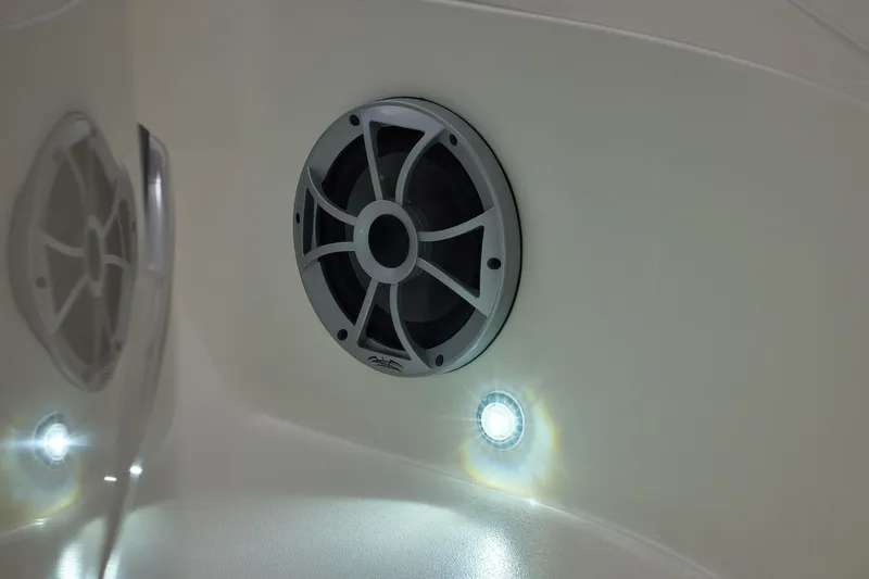 Slide: The Image of Mako 246 Center Console 2027 - 25