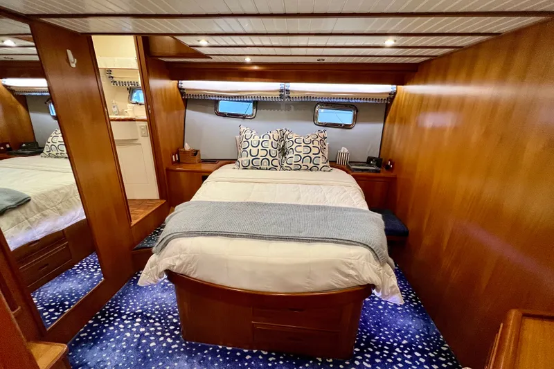 Slide: The Image of Luxurious cabin interior of 2000 Ocean Alexander 430 Classicco yacht with cozy bedding. - 33
