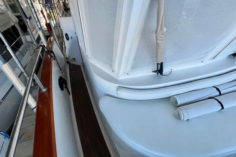 Slide: The Image of Ocean Alexander 430 Classicco 2000 yacht deck with rolled canvas and wooden railings. - 40