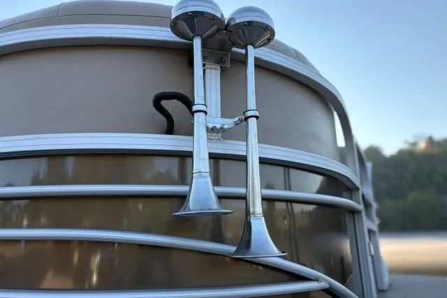 Slide: The Image of 2020 Sun Tracker SportFish 22 XP3 boat with dual chrome horns. - 14