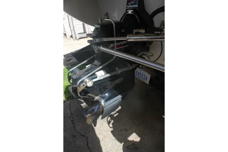 Slide: The Image of Rear view of a 2001 Formula 353 FASTech boat with Mercury outdrive. - 41