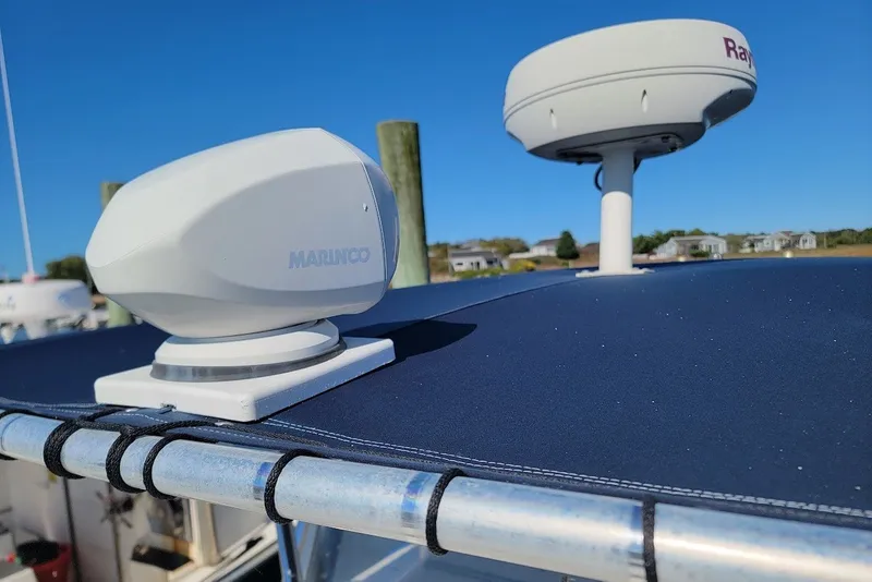 Slide: The Image of Radar and spotlight equipment on a 2004 Stamas 310 Tarpon boat under clear blue sky. - 16