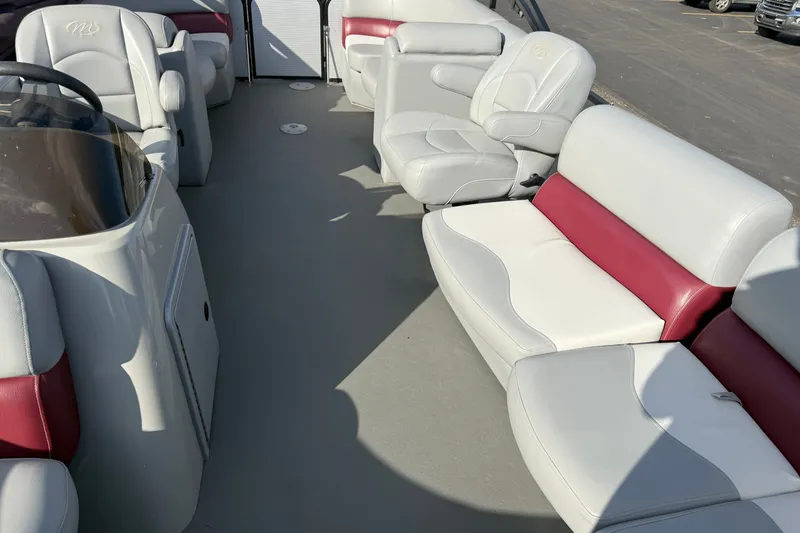 Slide: The Image of Interior of 2021 Manitou Aurora 21 pontoon boat with white and red seating. - 4