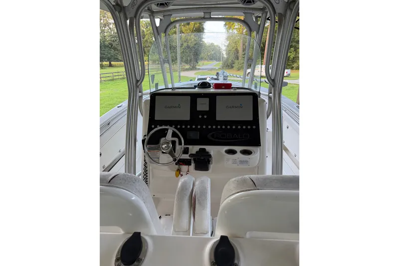 Slide: The Image of 2007 Robalo R300 Center Console boat interior with Garmin navigation system. - 6
