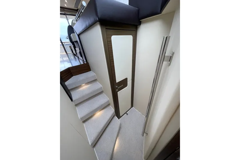 Slide: The Image of COMPANIONWAY & FORIER - 32