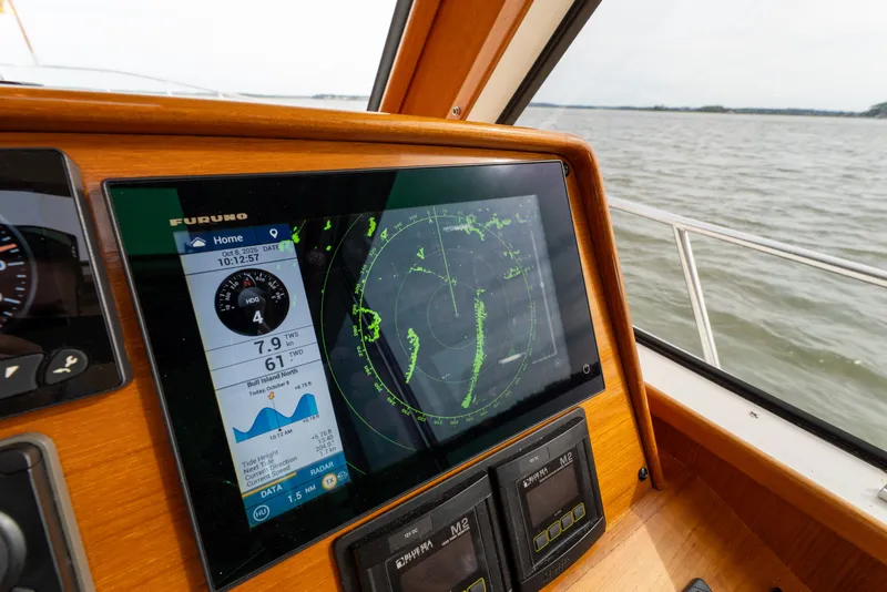 Slide: The Image of Navigation display on 2009 Grand Banks 45 Eastbay SX yacht, showing radar and data. - 33