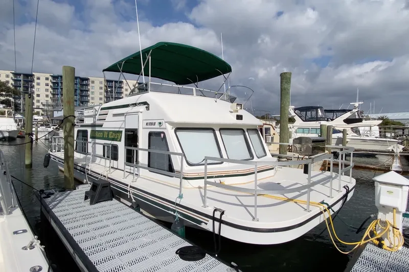 The Image of Gibson 37 Sport Series 2000 houseboat docked at marina under cloudy sky. - 0