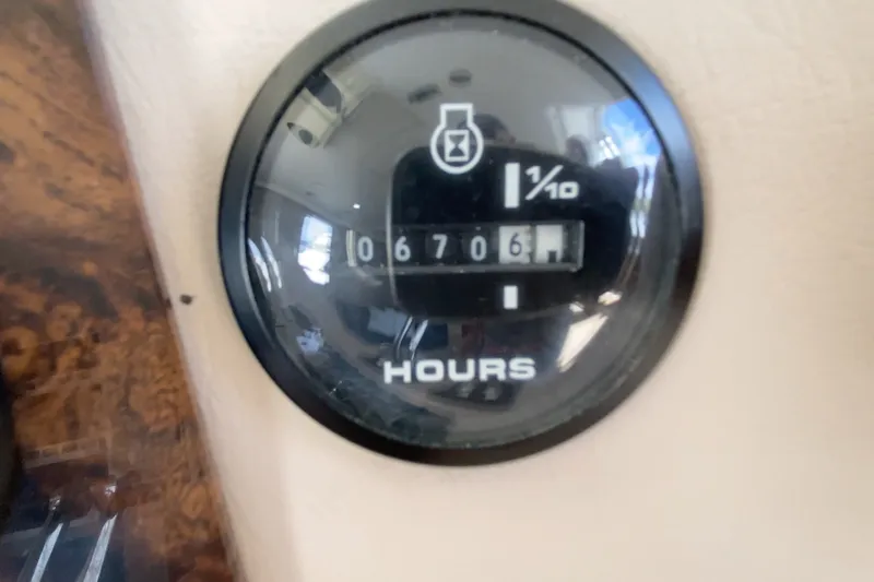 Slide: The Image of Hour meter reading 670.6 on a 2000 Gibson 37 Sport Series boat. - 30
