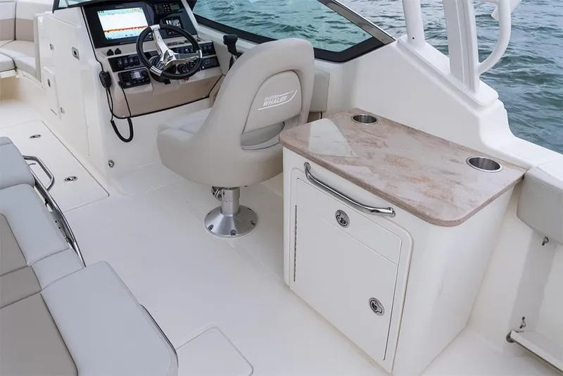 Slide: The Image of 2023-Boston-Whaler-240-Vantage-MarineMax - 27