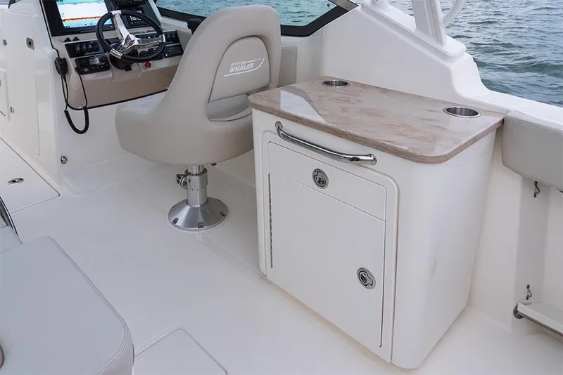 Slide: The Image of 2023-Boston-Whaler-240-Vantage-MarineMax - 84