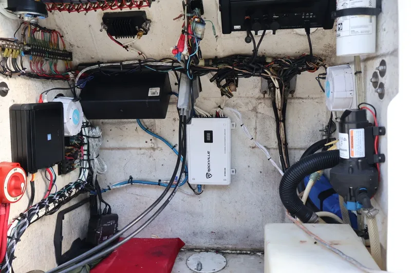 Slide: The Image of Electrical wiring and components inside a 1989 Mako 231 Center Console boat. - 18