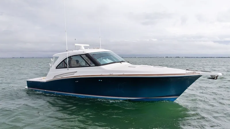The Image of Starboard Bow View - 1