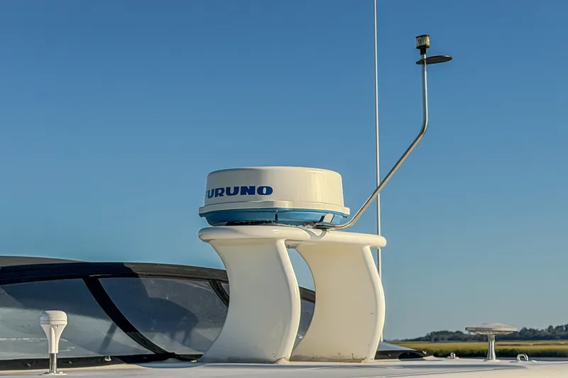 Slide: The Image of Radar equipment on 2003 Cruisers Yachts 4450 Express Motoryacht against clear blue sky. - 26