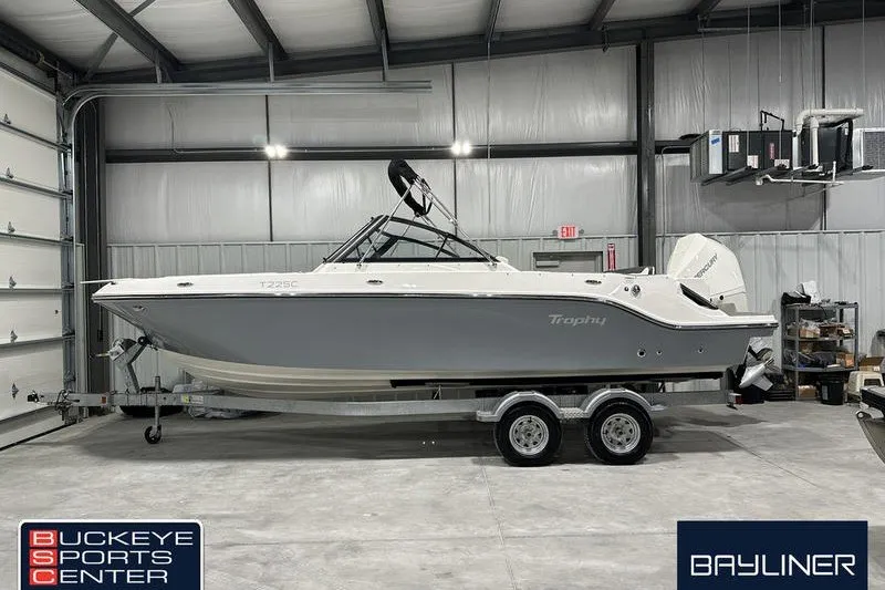 The Image of Bayliner Trophy T22SC 2025 - 0